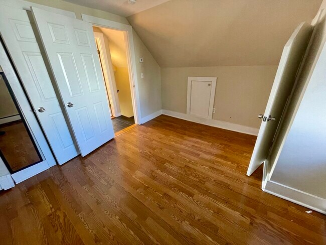 Building Photo - 29 Bicknell St