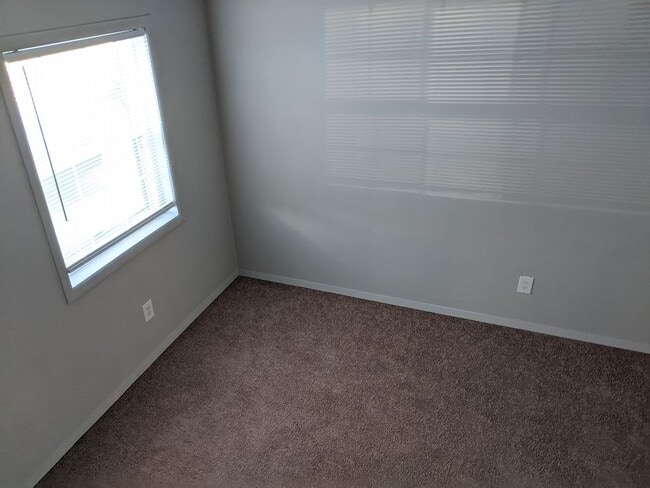 Building Photo - Come enjoy Richmond living at Colorado Manor