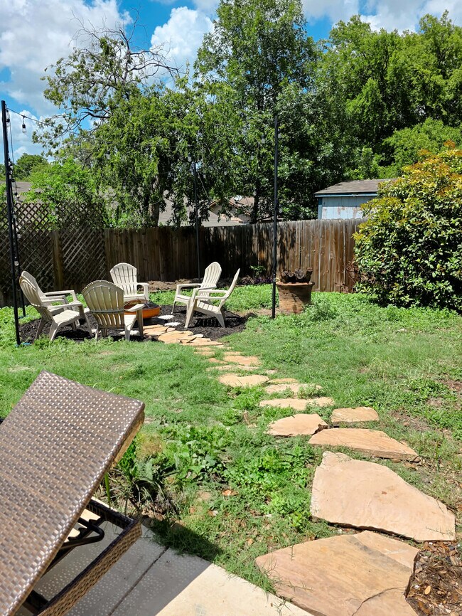 Building Photo - 4305 Temple Hill