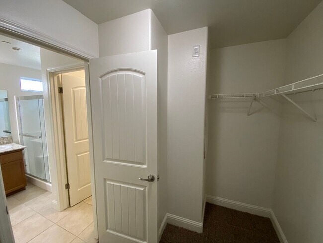 Building Photo - Beautiful 2 Story Home in Gated Avalon Com...