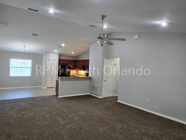 Building Photo - Country Club Estates