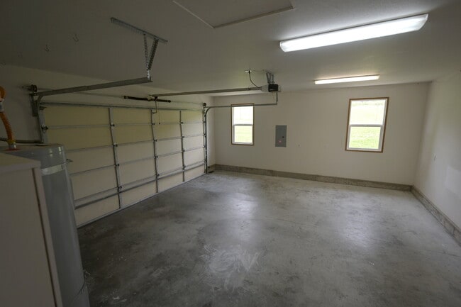 Building Photo - Newly renovated 3 bed 2 bath in a country ...