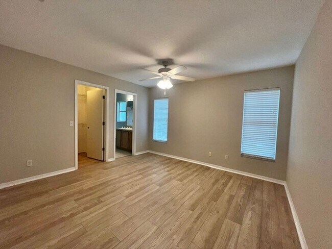 Building Photo - Welcome Home! Updated flooring & fresh interior paint! Move in OCTOBER! Beautiful 3X2 with attach...