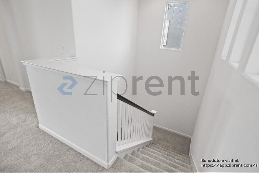 Building Photo - 2342 Augusta Ave