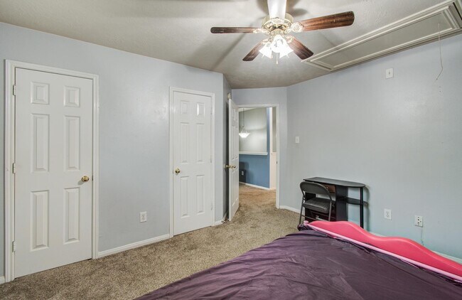 Building Photo - 3203 Blaesser Dr