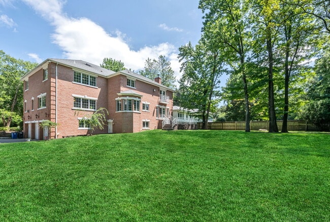 Building Photo - 38 Overlook Rd