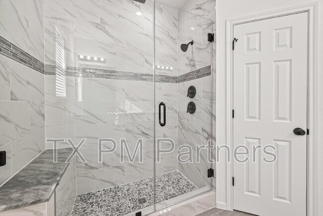 Building Photo - 10949 Cannes Memorial Dr