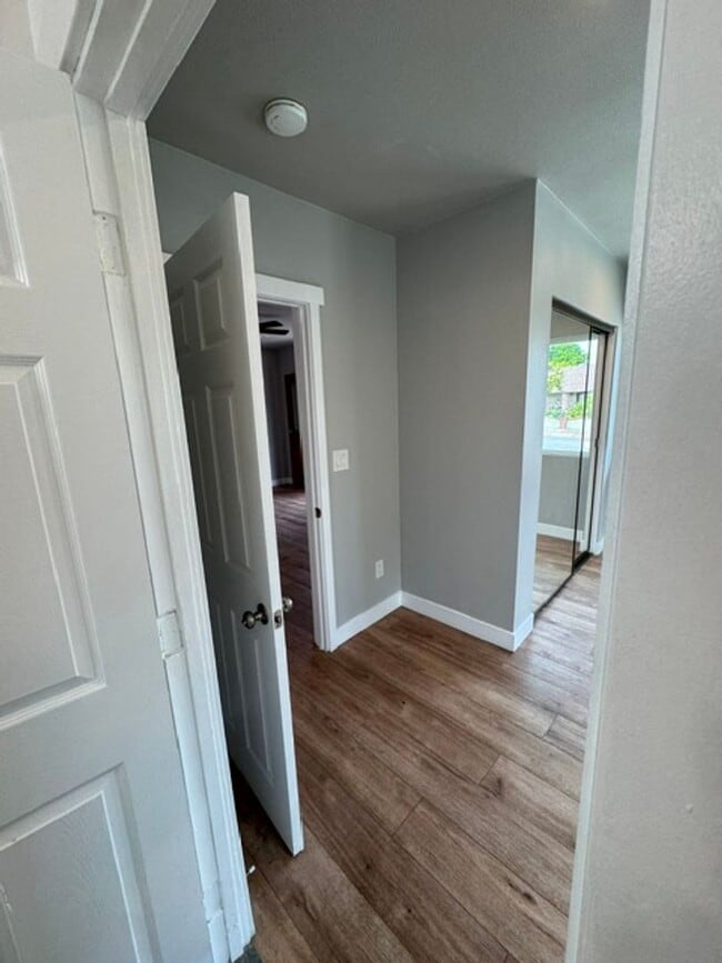 Building Photo - 144 Primrose Ave
