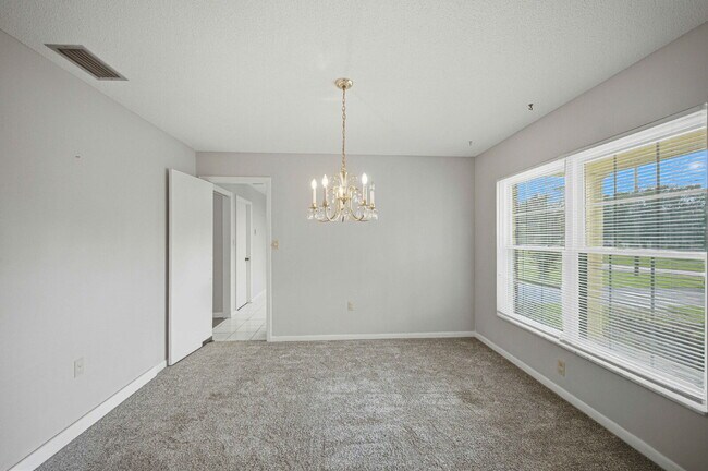 Building Photo - Spacious 3-Bedroom Rental on .39 Acres in Desirable SE Ocala!