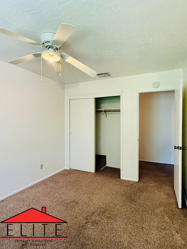 Building Photo - AVAILABLE NOW!!