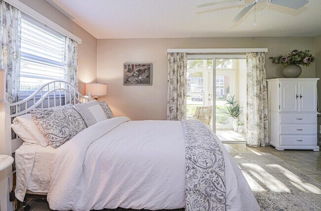 Building Photo - 73 Royal Oak Ct