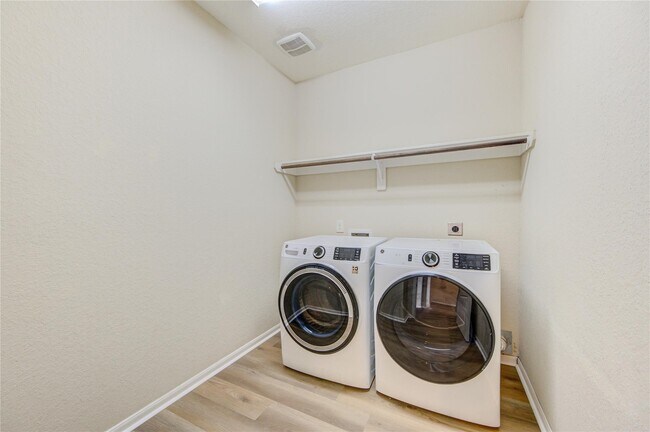 Building Photo - 6027 Mystic Berry Dr