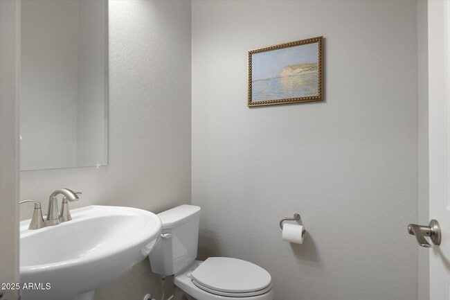 Building Photo - 2527 S Quaintance St