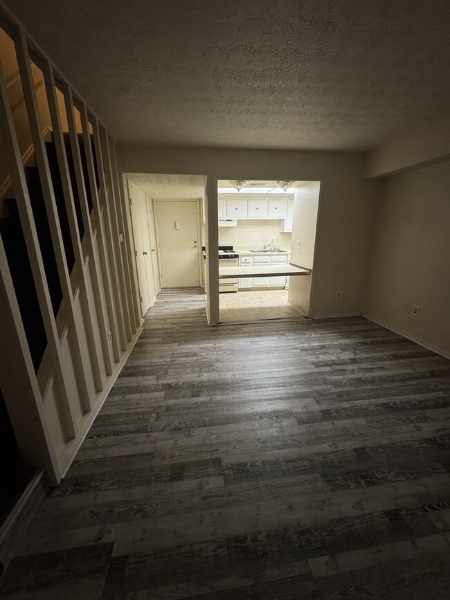 Building Photo - 45 King Arthur Ct