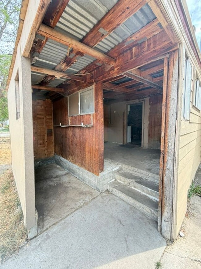 Building Photo - 363 E Elm St