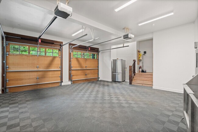 Building Photo - 289 Exhibition Ln