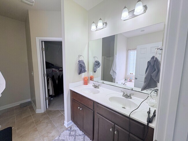 Building Photo - 174 Moonstone Ct