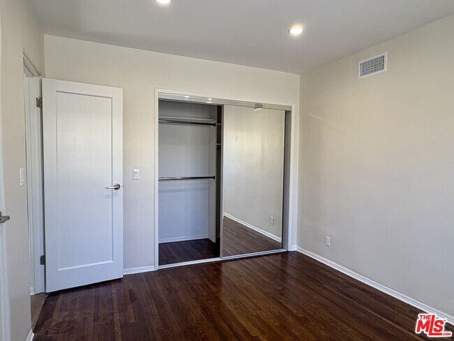 Building Photo - 170 N Orange Dr