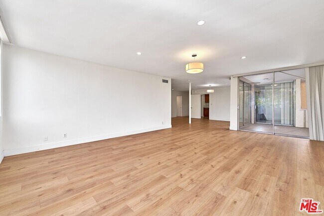 Building Photo - 9221 Charleville Blvd
