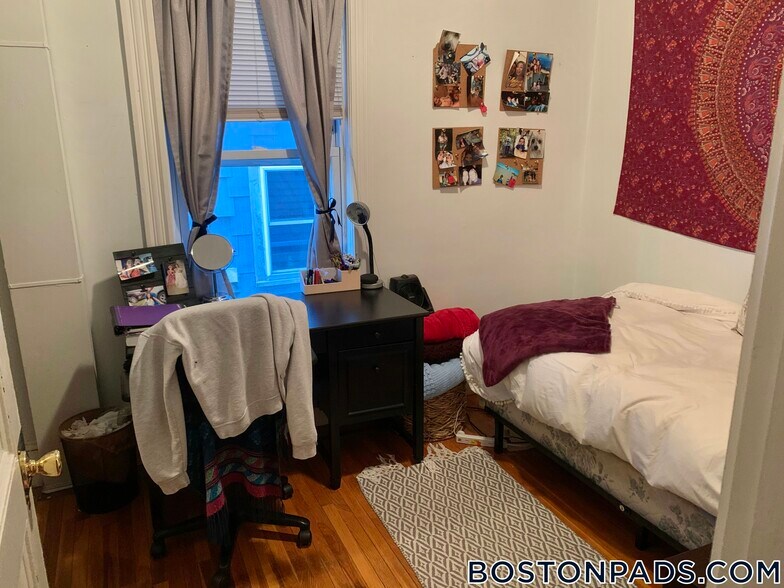 Building Photo - 10 Sachem St