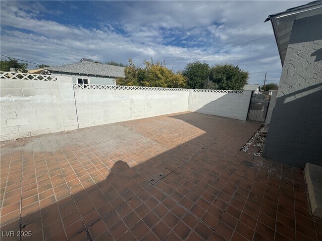 Building Photo - 1336 Darmak Dr