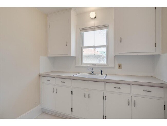 Building Photo - 3521 Girard Ave S