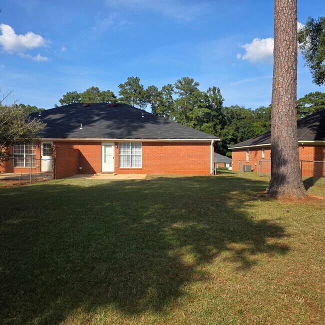 Building Photo - 3114 Fernridge Dr