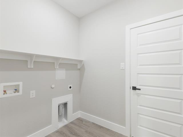 Building Photo - 2411 Mercedes St