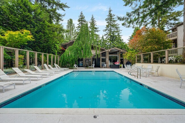 Building Photo - Pool’s Open! -Huge, refreshed 2 BR-2 Bath ...
