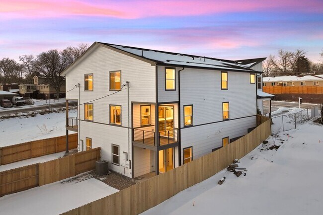 Building Photo - Modern New Construction Duplex in Desirabl...
