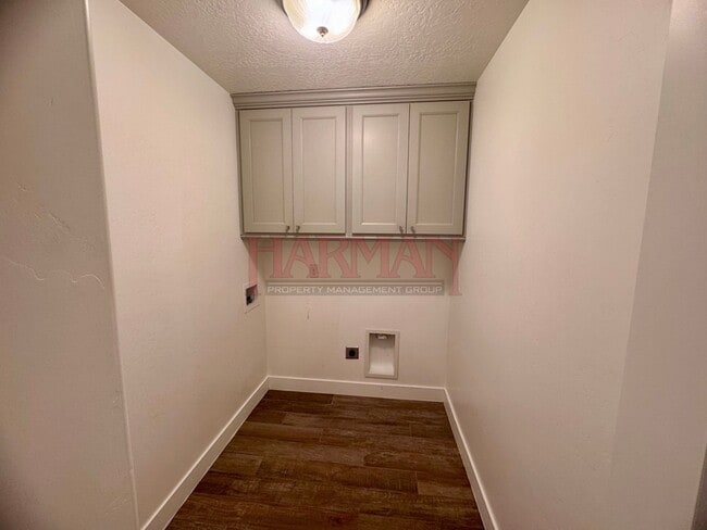 Building Photo - 1008 E 120 S