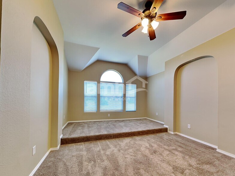 Building Photo - 704 Rolling Hills Ln