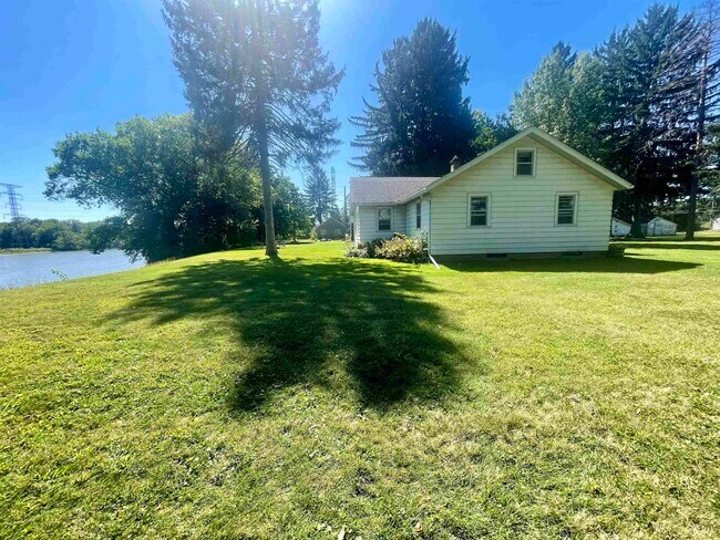 Building Photo - 7087 Bergstrom Dr