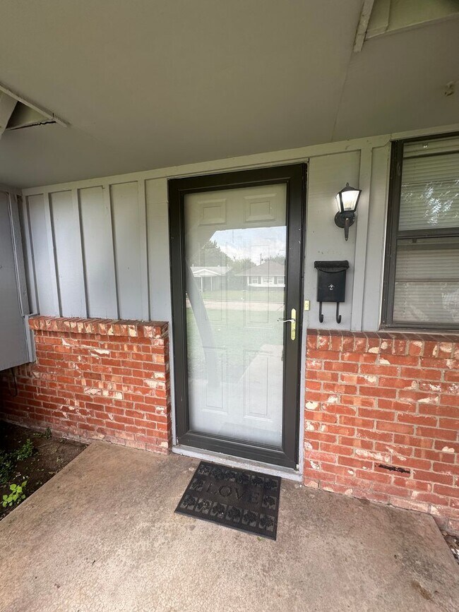 Building Photo - 4844 Woodview Dr