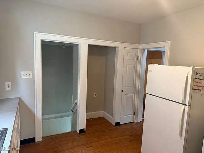 Building Photo - 12818 Beachwood Ave