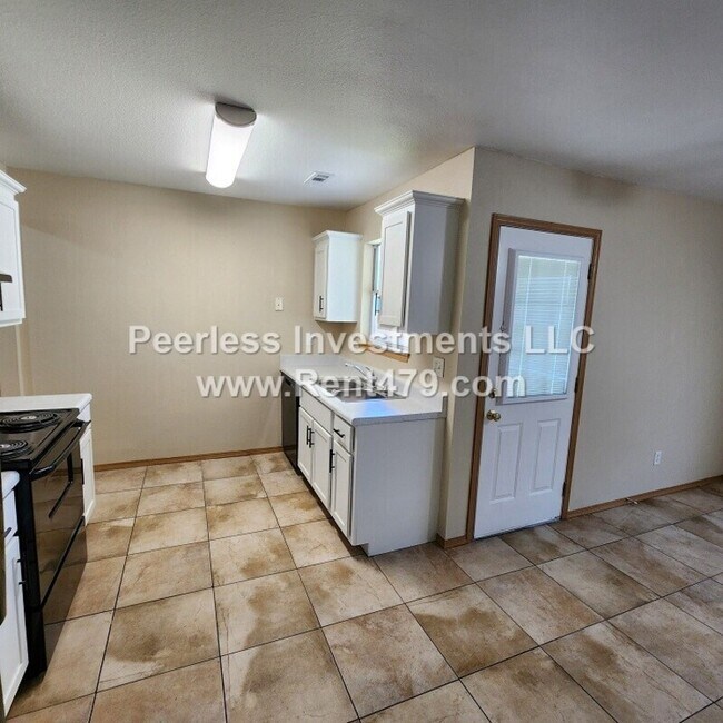 Building Photo - 844-A Lariat St