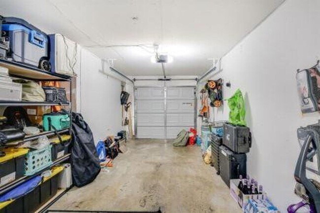 Building Photo - Tra4901-4903