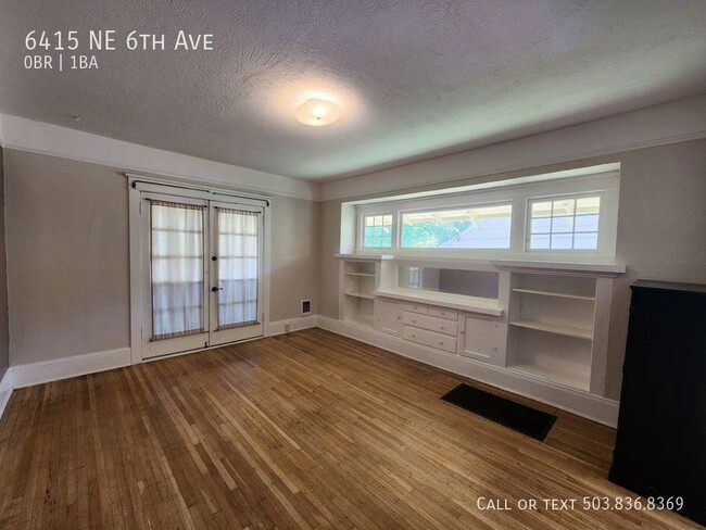 Building Photo - Lovely Studio Apartment Available in Woodlawn