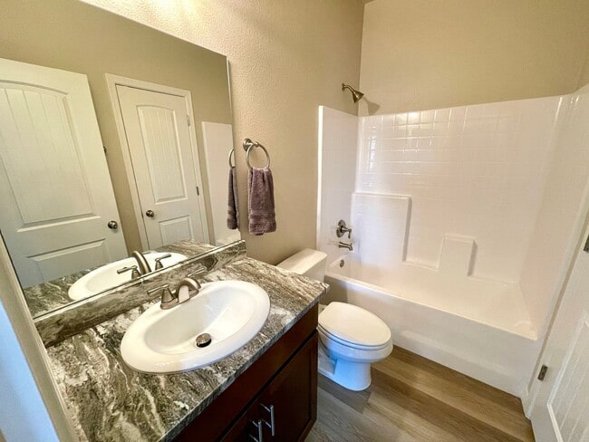 Building Photo - Beautiful 2024 Built 3 Bedroom Home in Leg...
