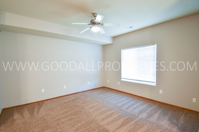 Building Photo - 2 Bedroom 2 Bath Condo on the Ground level with detached garage!