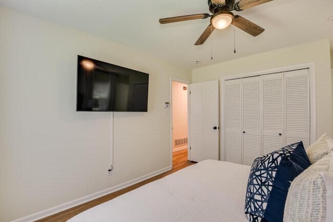 Building Photo - 1209 Azalea Dr
