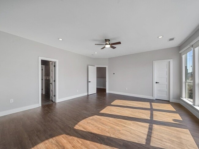 Building Photo - 3006 Chenevert St