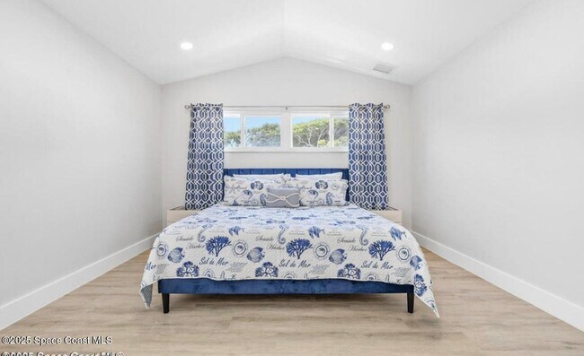 Building Photo - 6765 Angeles Rd