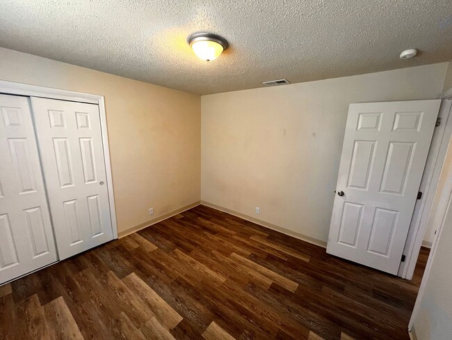 Building Photo - 1550 Arizona Dr