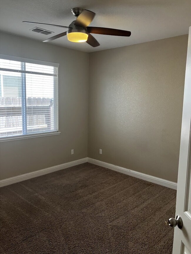 Building Photo - Spacious 4-Bedroom, 2-Bath Rental Home – M...