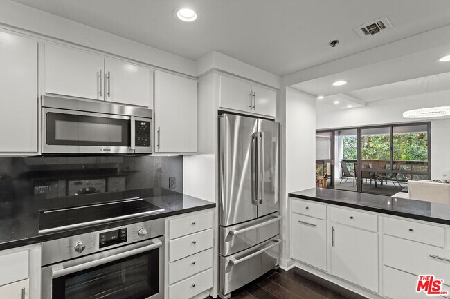 Building Photo - 10445 Wilshire Blvd