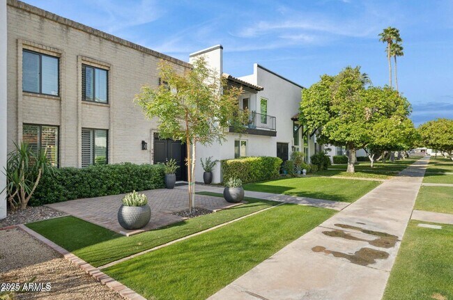 Building Photo - 7694 E Minnezona Ave