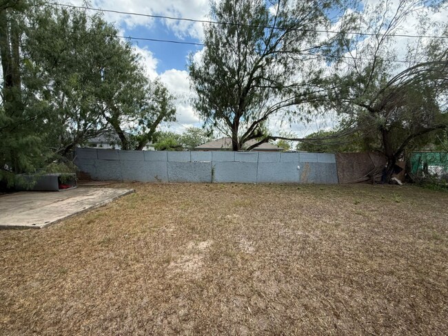 Building Photo - 108 Mina De Oro