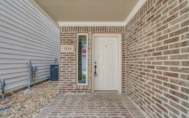 Building Photo - 2114 Oatfield Dr