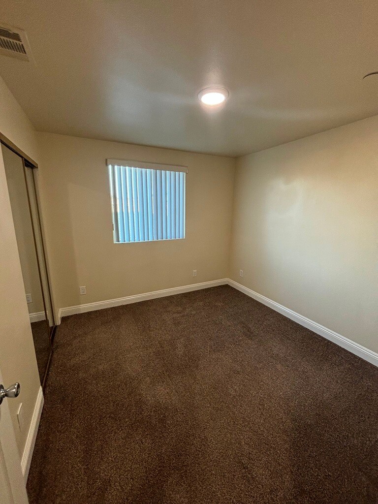 Building Photo - 1337 W 55th St